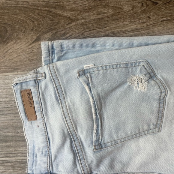 Light wash Ripped Jeans - Picture 4 of 5